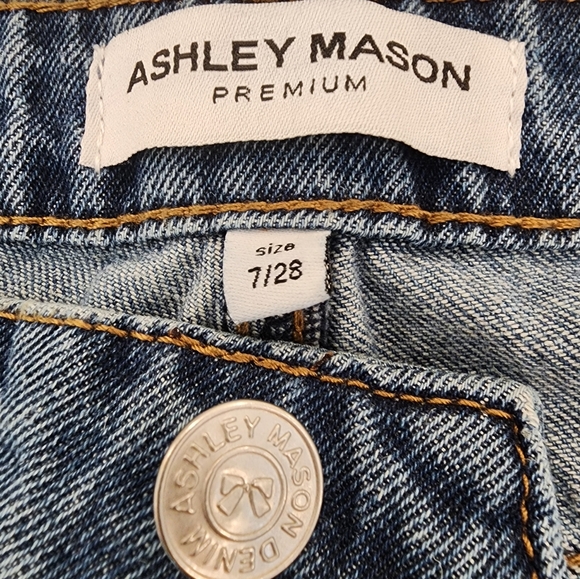 Ashley Mason Premium Woman's 7/28 Boyfriend Jeans with Pearl Embellished - Picture 10 of 10